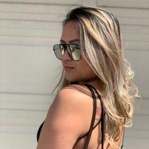 Meet your Posher, April